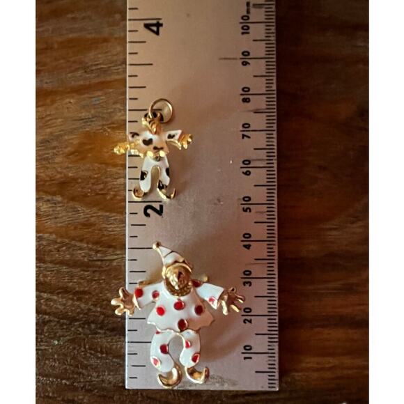 2 Vintage Metal enabled Clown charm and brooch. Dancing. Red & Black. Circus. - Picture 3 of 4